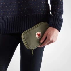 FJÄLLRÄVEN KÅNKEN TRAVEL WALLET - Portmonee -Globetrotter Ausrustung Geschaft 304068007 d kanken travel wallet fjaellraeven 1