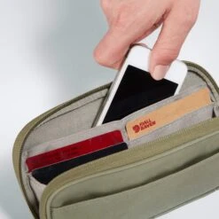 FJÄLLRÄVEN KÅNKEN TRAVEL WALLET - Portmonee -Globetrotter Ausrustung Geschaft 304068007 h kanken travel wallet fjaellraeven 1