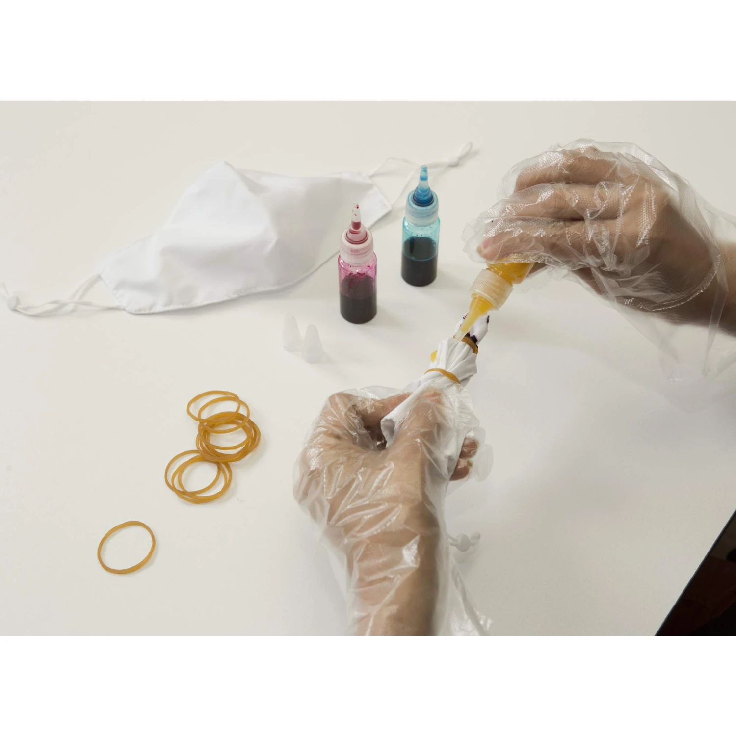 KIKKERLAND TIE DYE MASK KIT - Gesichtsmaske 2 KIKKERLAND TIE DYE MASK KIT - Gesichtsmaske – Bild 2