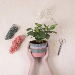 KIKKERLAND KNIT YOUR OWN PLANTER COVER KIT -Globetrotter Ausrustung Geschaft 5637990665 c knit your own planter cover kit kikkerland 24